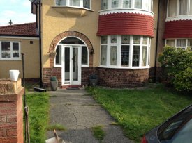 marshalls-tegula-autumn-with-drivesett-kerb-pennant-grey-artificial-turf-2