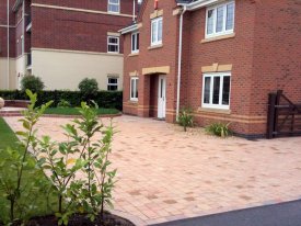 AFTER MARSHALLS DRIVESETT IN NATRALE ADD CHARACTER, STYLE AND CLASS TO THIS SPACIOUS DRIVEWAY. WARRINGTON